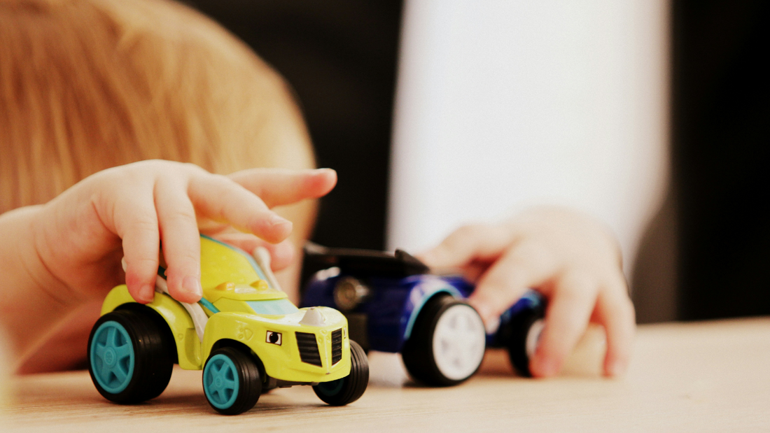 Montessori toys vs pretend playing